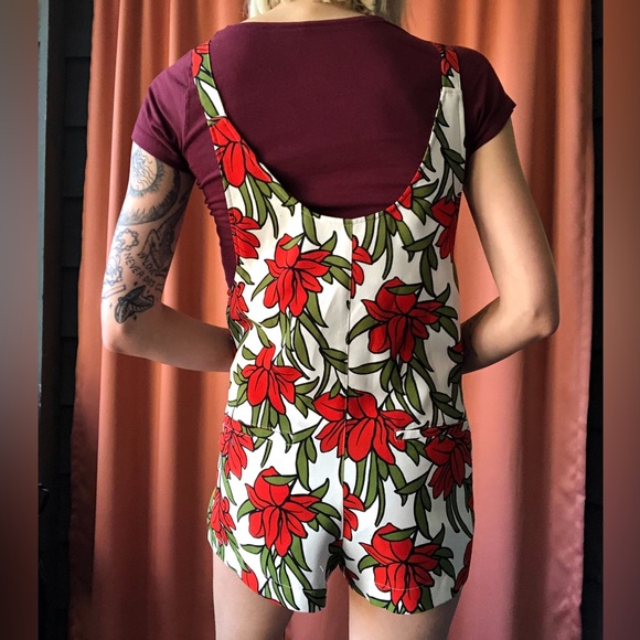 bold floral patterned romper - Picture 3 of 3